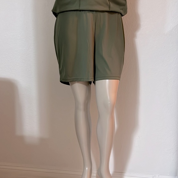 SKORT COLOR GREEN SIZE 38” OFF BRAND NWOT - Picture 4 of 6
